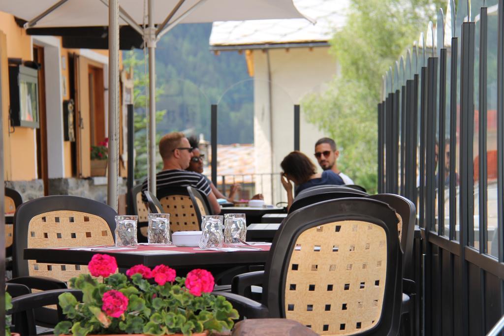 Mont Velan Chambres & Restaurant Saint-Oyen Exterior foto
